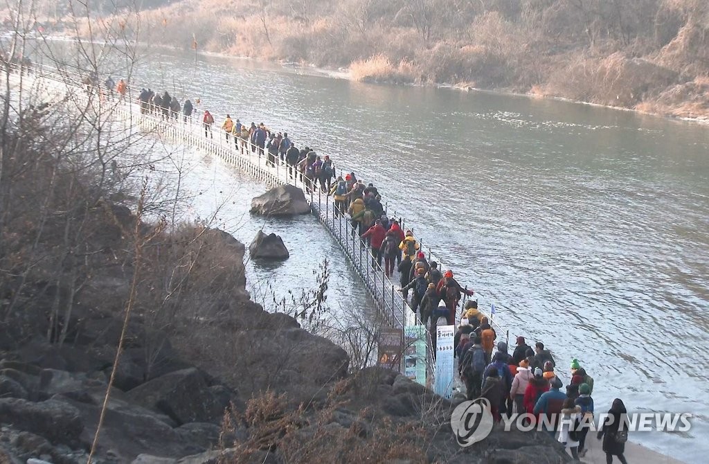 한탄강 걸으며 주상절리 감상해요