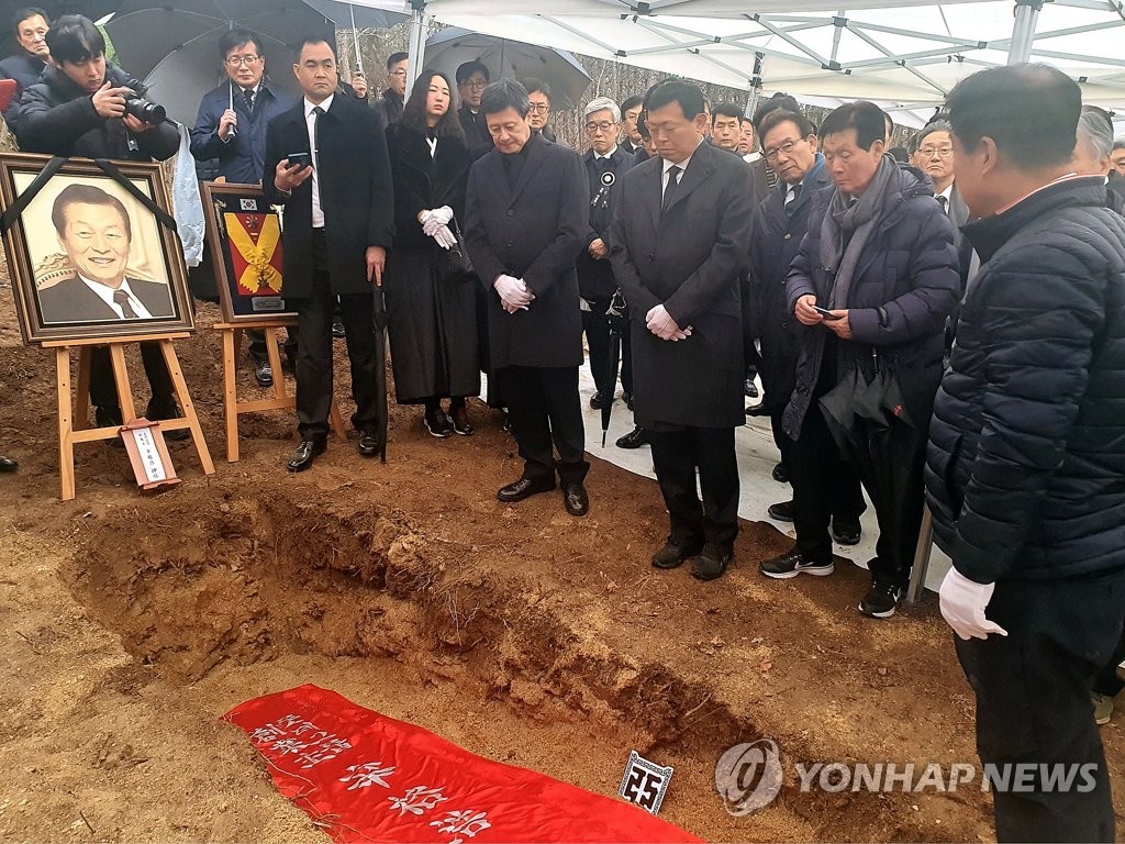 고 신격호 롯데 명예회장 하관식