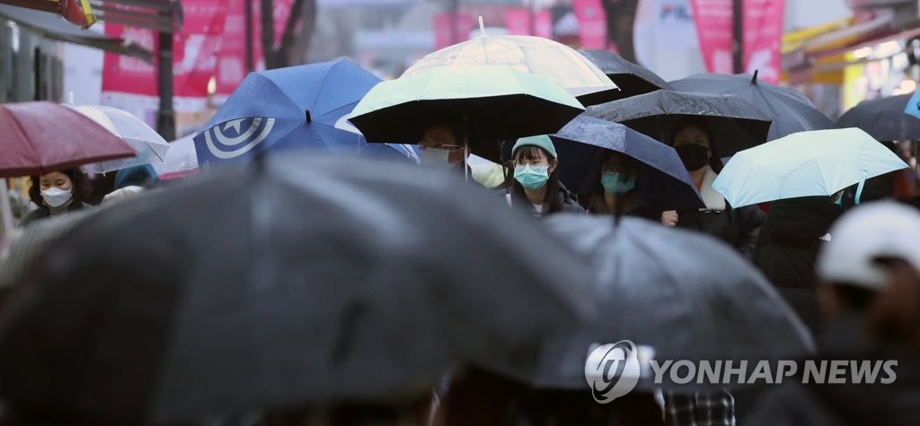 우산과 마스크