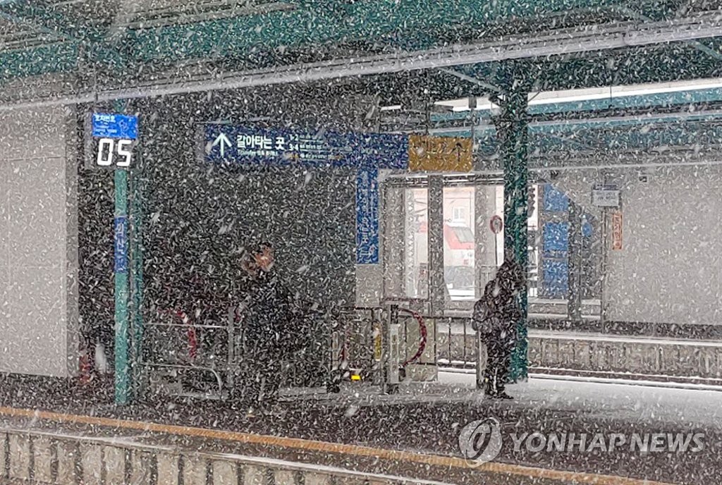 많은 눈 내리는 익산역