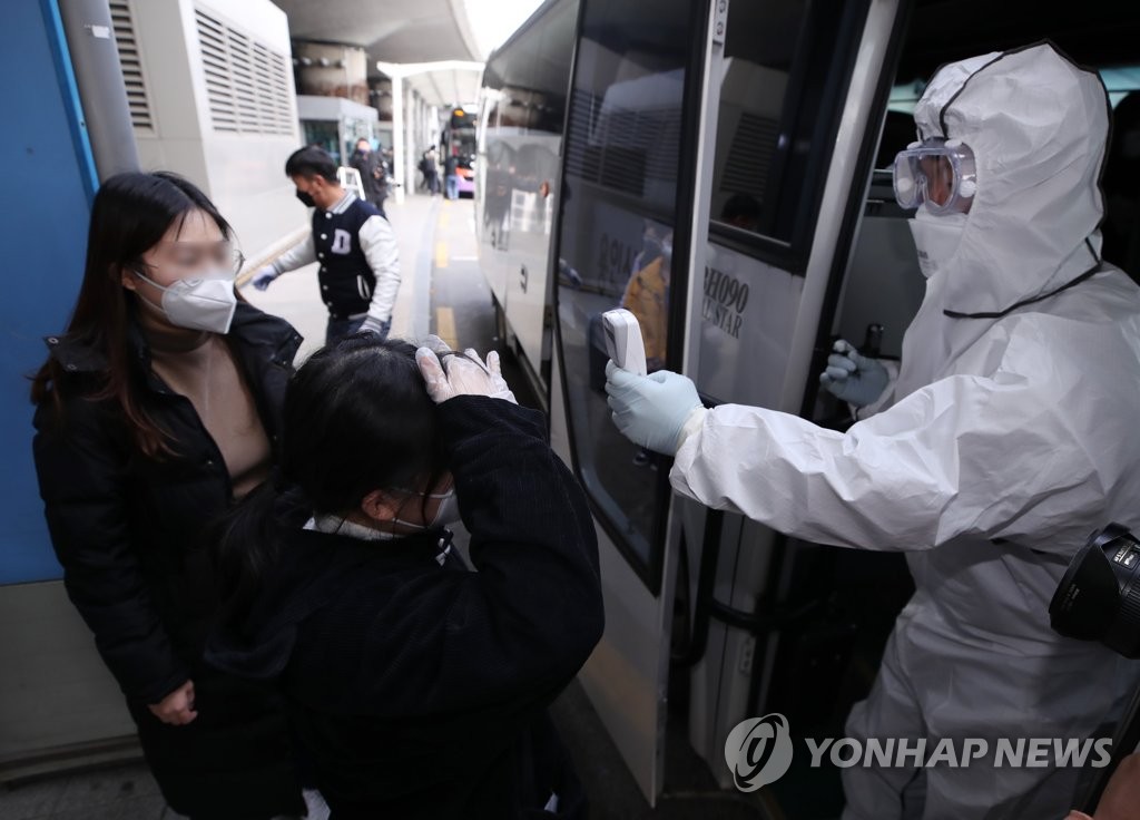 입국 중국 유학생, 학교 버스 탑승 전 발열 체크