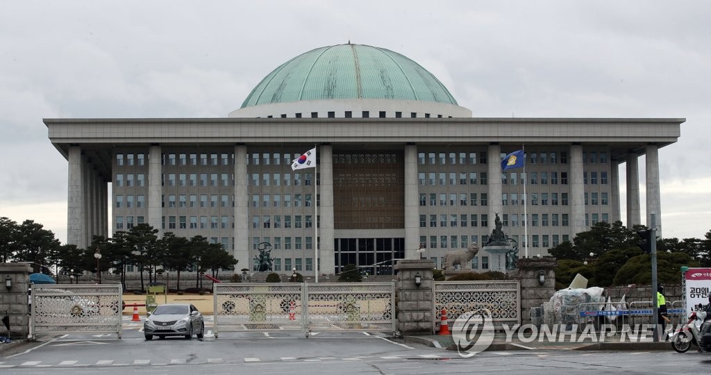 '코로나 3법' 국회 법사위 통과…오후 본회의서 표결