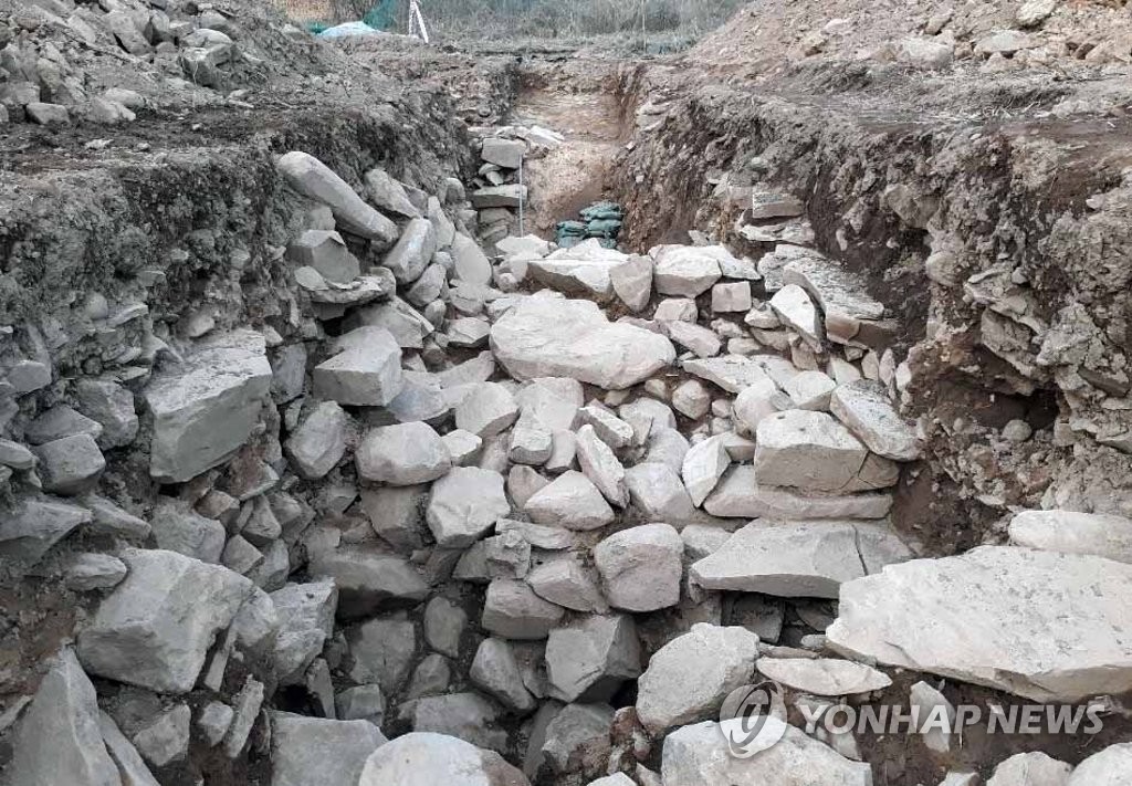 의령 낙동강 변에서 발견된 가야시대 석축