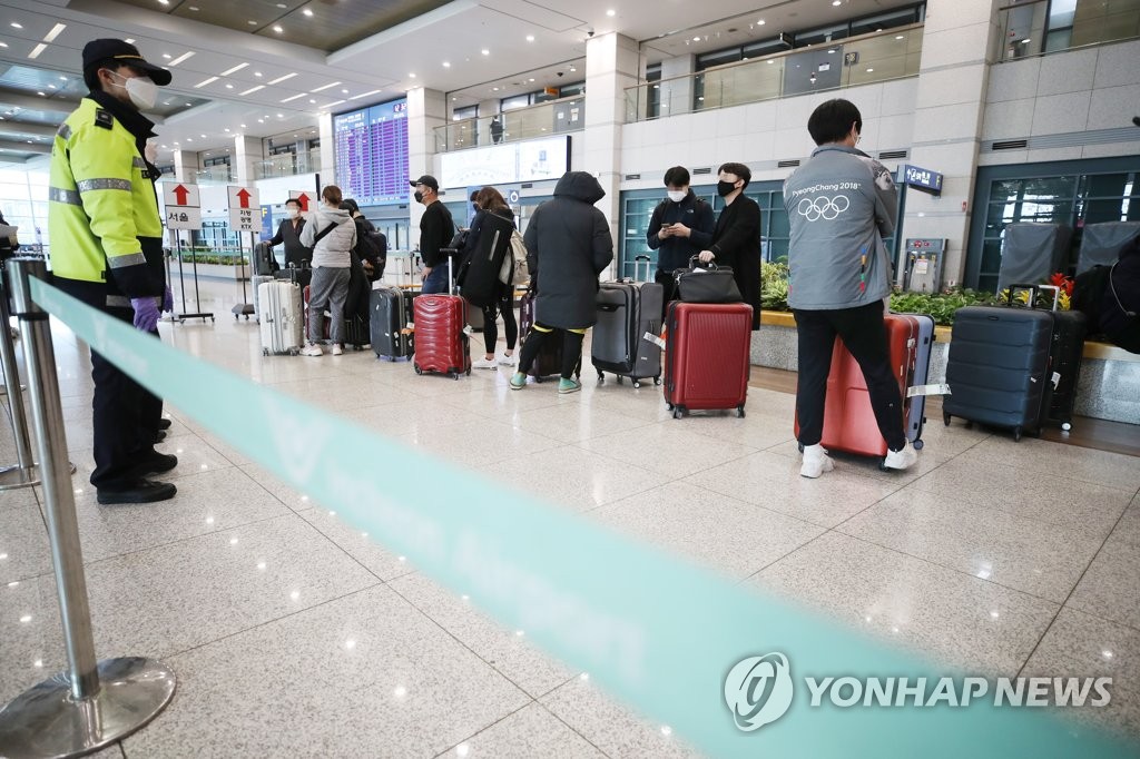 해외입국자 전용 공항버스 대기줄