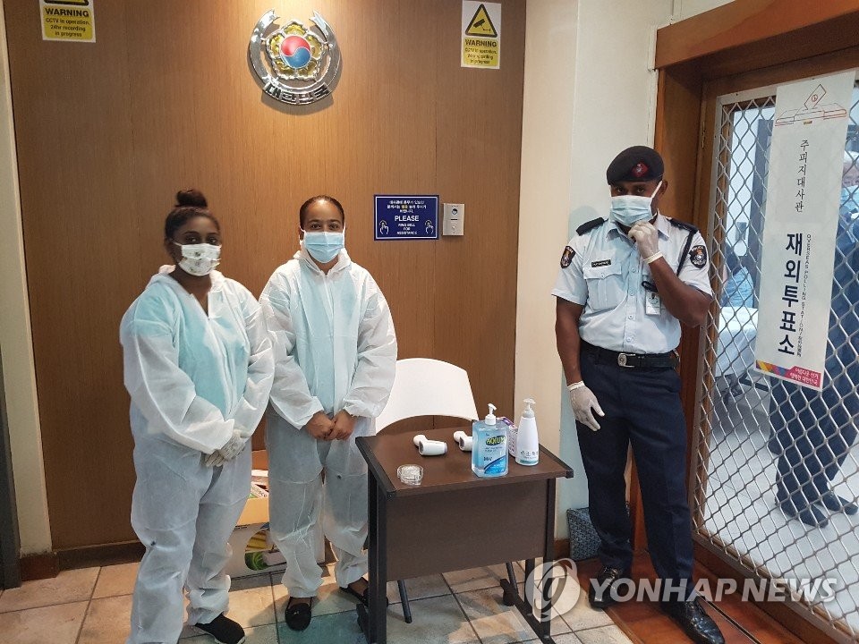 재외국민 투표, '체온 측정·손 소독 잊지 말고'