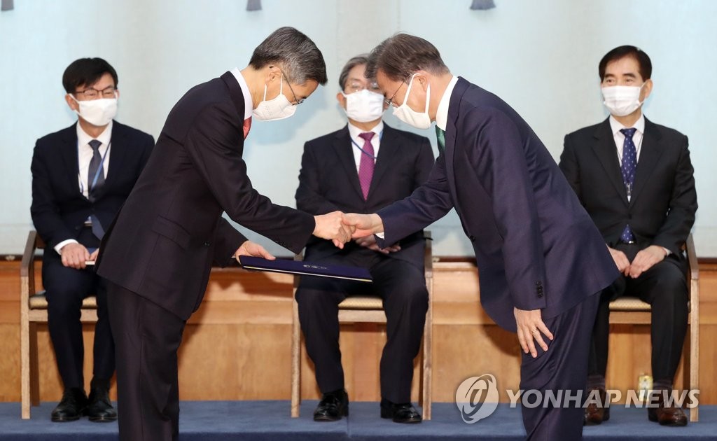 위촉장 받는 정상조 국가지식재산위원장