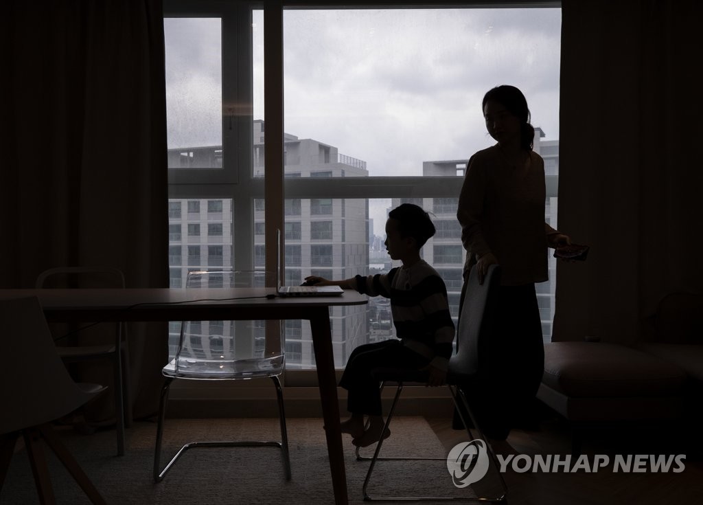 엄마와 집에서, 초등학교 온라인 개학