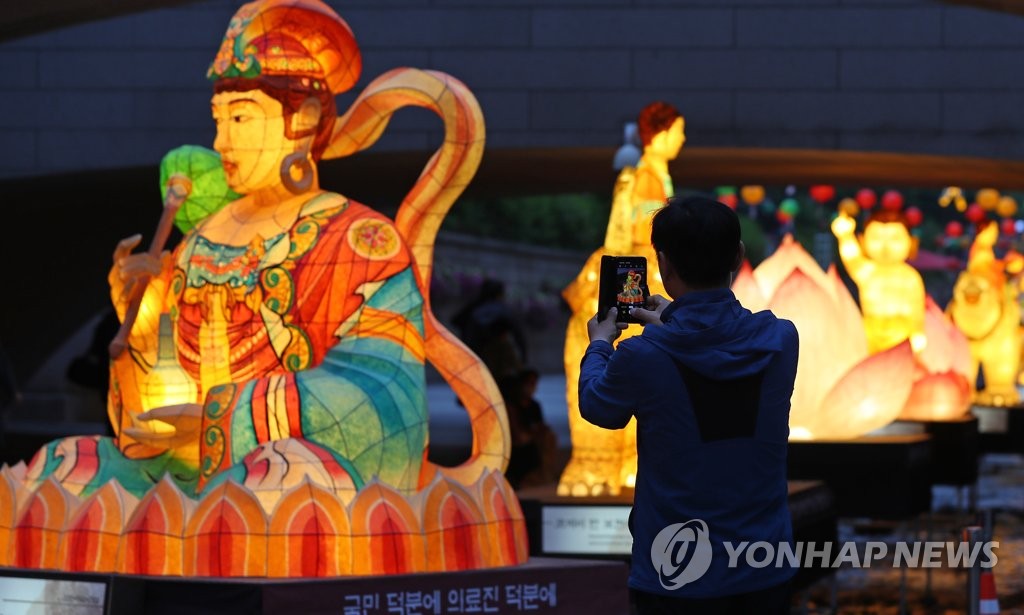 화려함 자랑하는 전통등