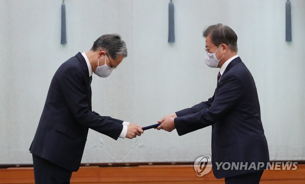 문 대통령, 주호주대사에게 신임장 수여