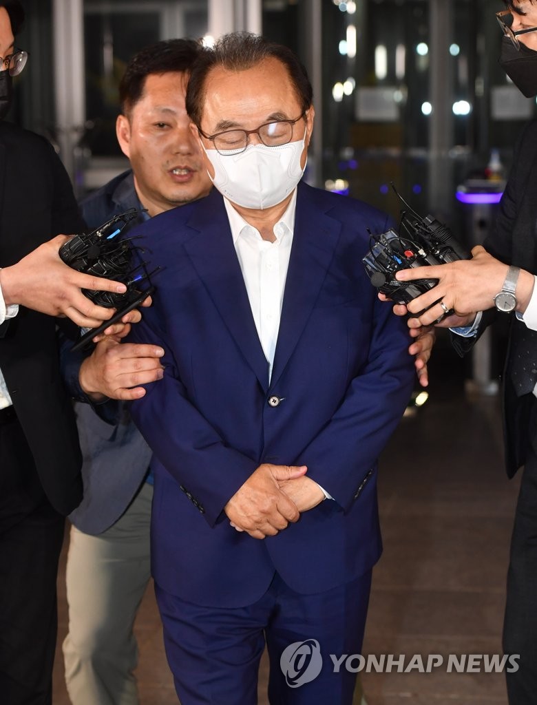 Former Busan mayor's apology Former Busan mayor's apology