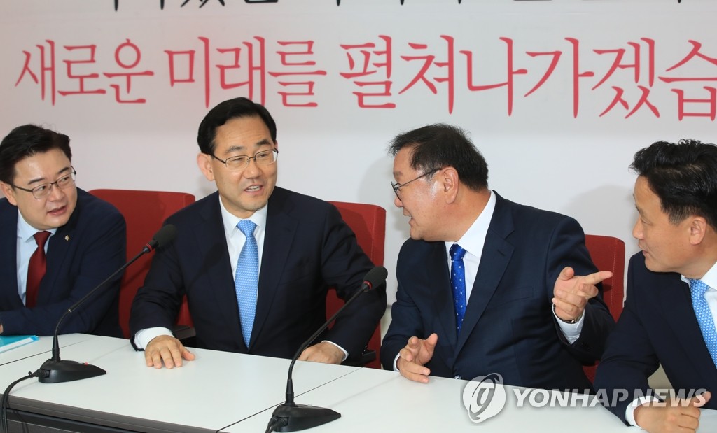 대화나누는 여야 원내대표
