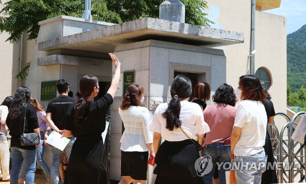 아들, 엄마 여기 있어