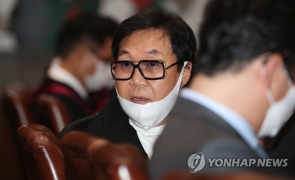 조영남, '그림 대작' 사건 대법 공개변론