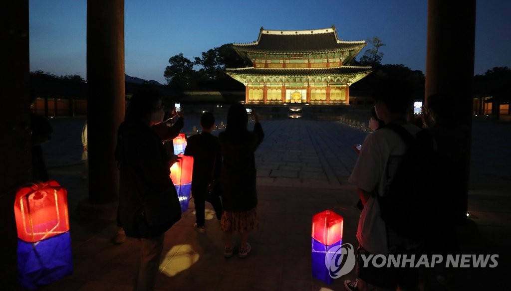 청사초롱 들고 창덕궁 달빛기행