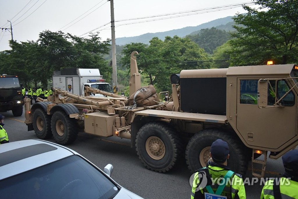 THAAD基地に入る軍装備 THAAD基地に入る軍装備