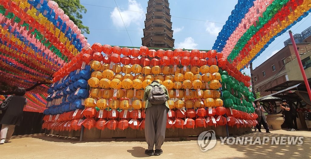 한 달 만에 다시 부처님오신날
