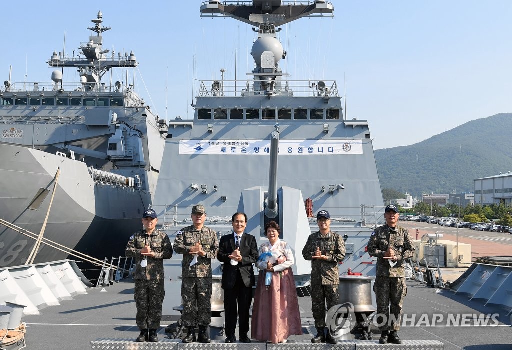 해군 떠나는 '아덴만 영웅' 석해균 교관