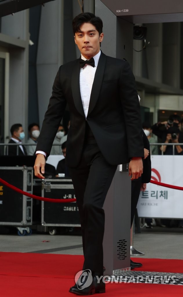 성훈, 당당한 워킹