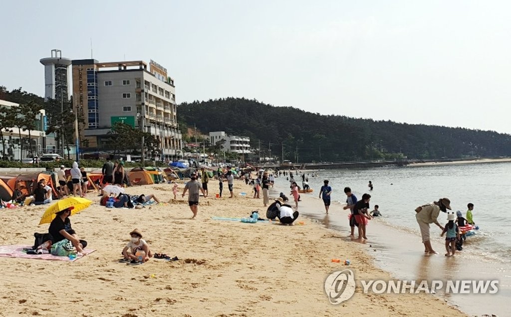 태안 만리포해수욕장 찾은 피서객