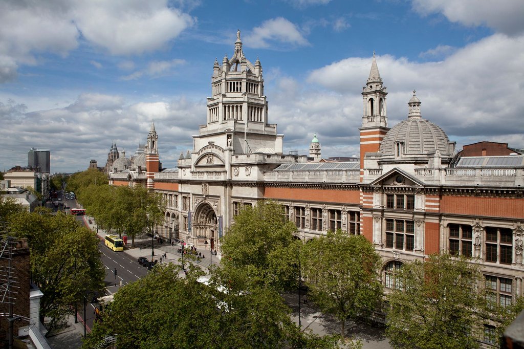 Sponsoring V&A Museum Sponsoring V&A Museum