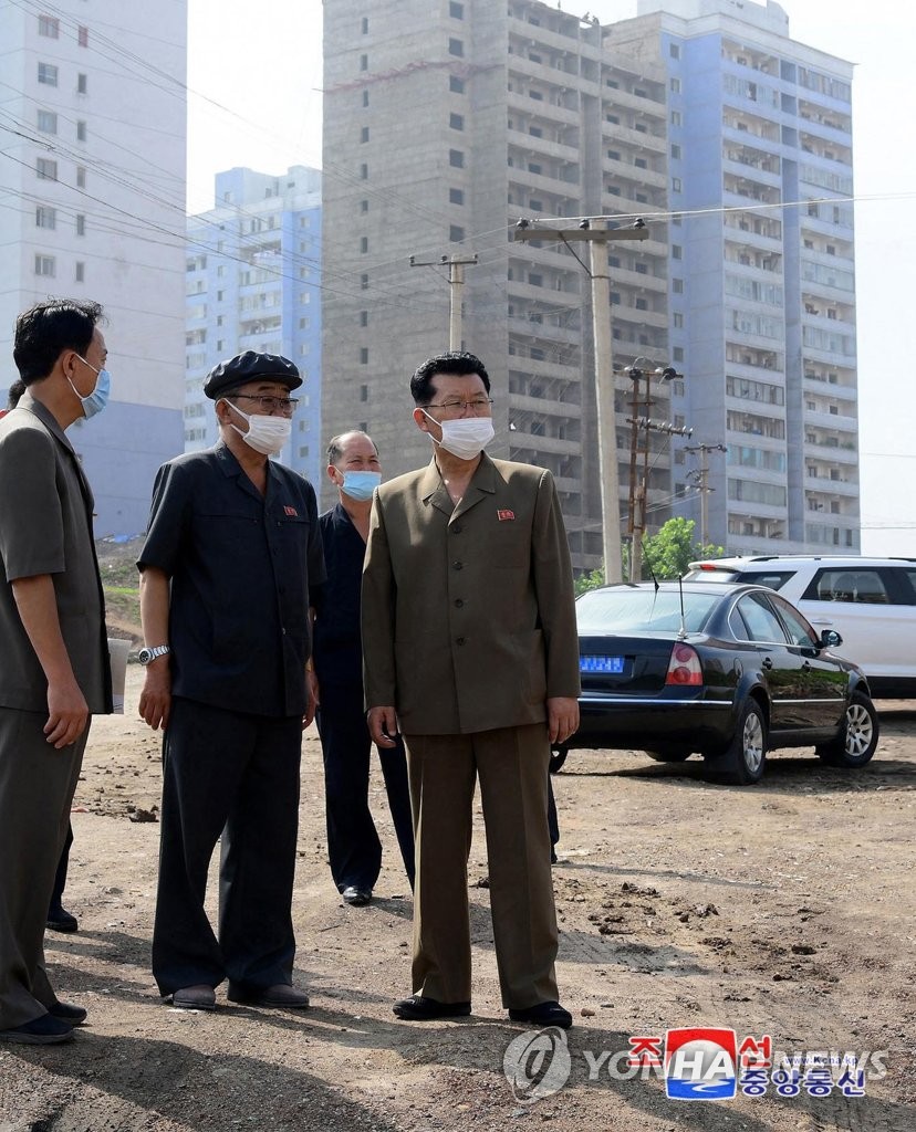 N. Korean premier inspects construction site N. Korean premier inspects construction site