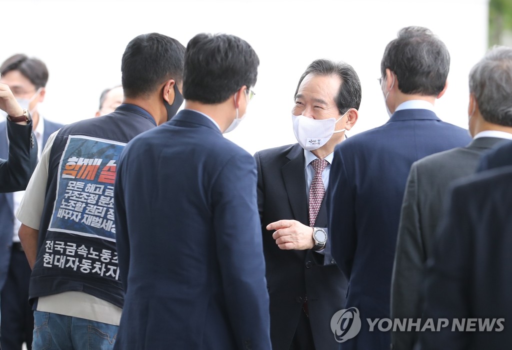 완주 수소충전소 찾은 정세균 총리