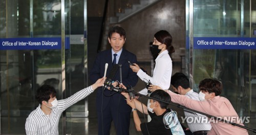 답하는 이인영 후보자