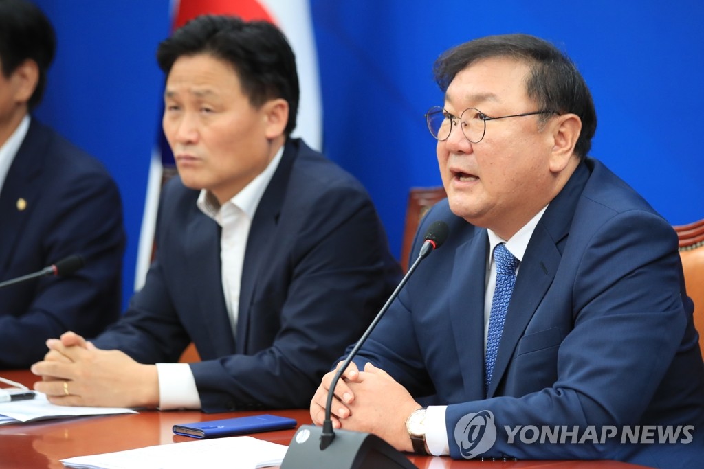 발언하는 김태년