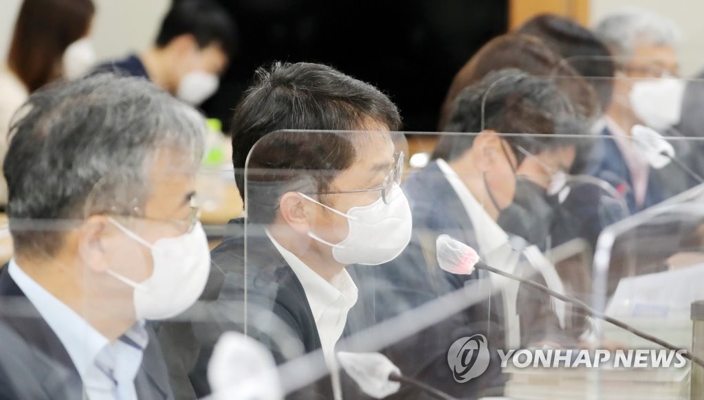 최저임금위 주재하는 박준식 위원장