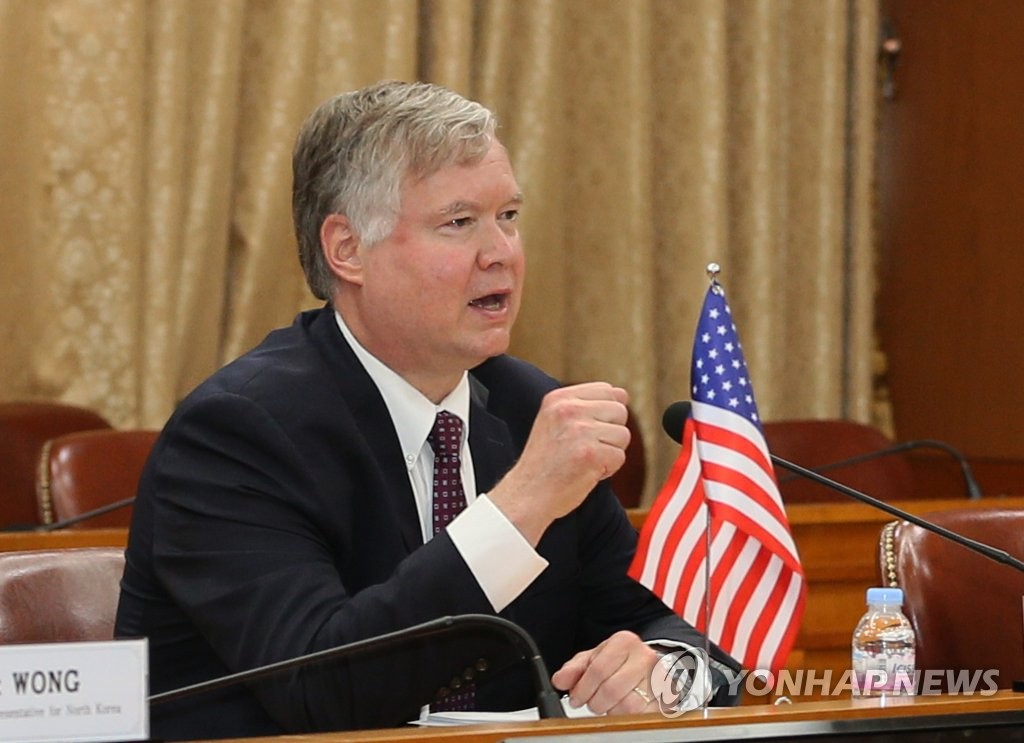 In the file photo, taken July 8, 2020, U.S. Deputy Secretary of State Stephen Biegun, also the U.S. special representative for North Korea, speaks to Lee Do-hoon (not pictured), special representative for Korean Peninsula peace and security affairs, during their meeting at the foreign ministry in Seoul. (Pool photo) (Yonhap)