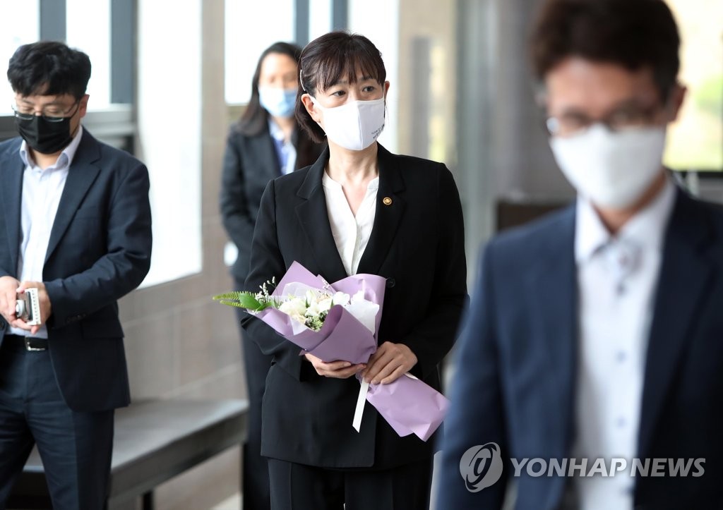 최윤희 차관, 고 최숙현 선수 추모공원 방문