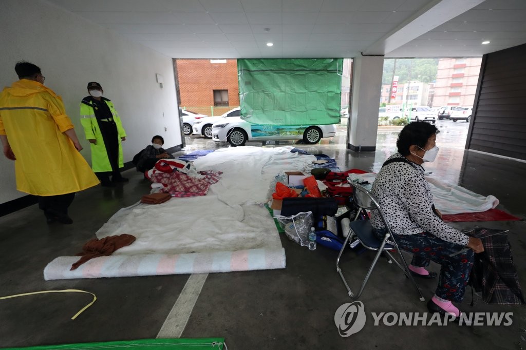 고흥 병원화재 현장의 간이 응급진료소