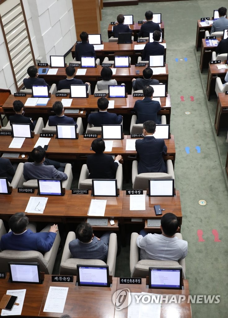 시의회 참석한 서울시 관계자들