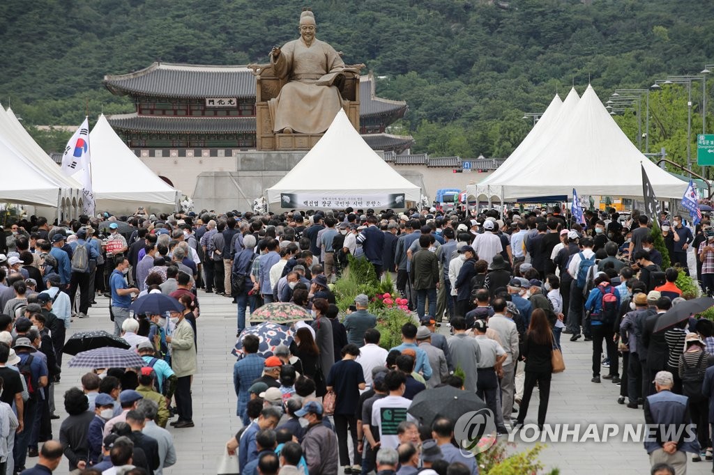 광화문광장 가득 채운 백선엽 장군 조문 인파