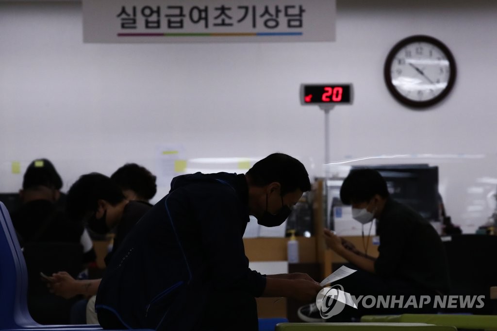 취업자 4개월째 감소, 6월 기준 실업률 1999년 이후 최고