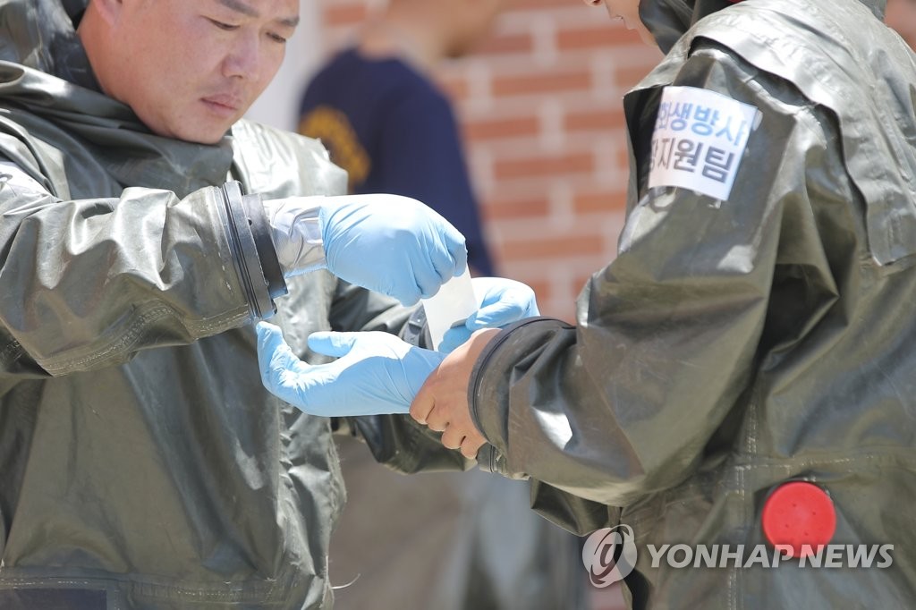 공기 완전 차단하는 레벨B 방역복