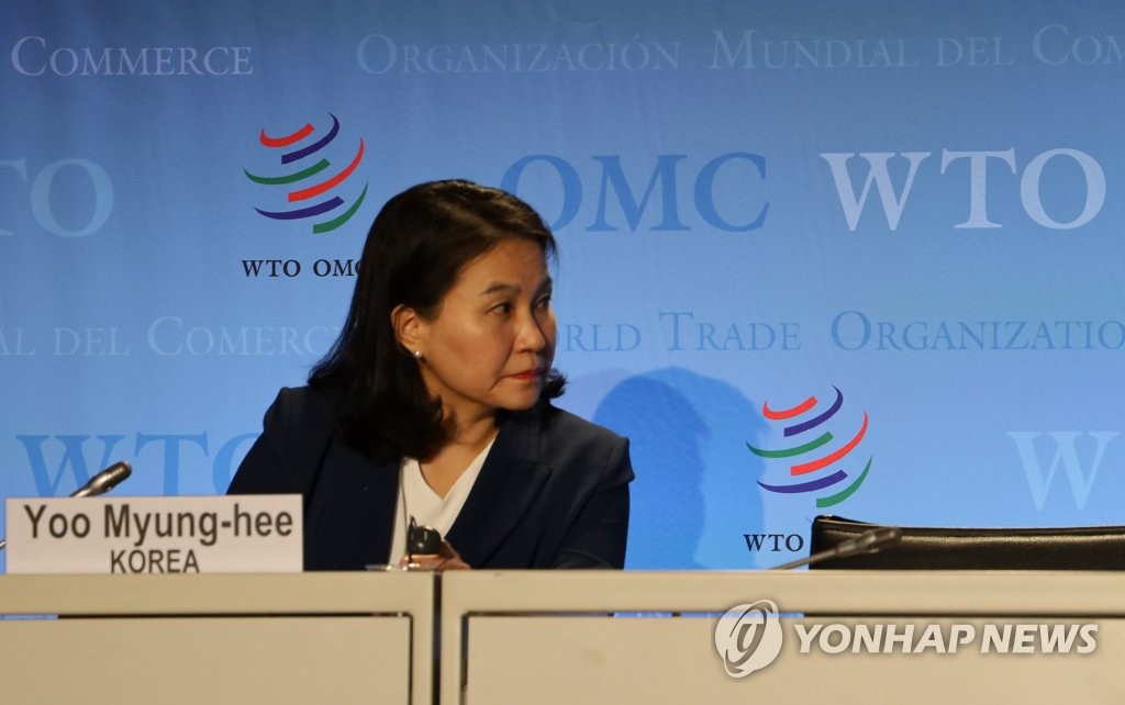 WTO서 기자회견하는 유명희 통상본부장