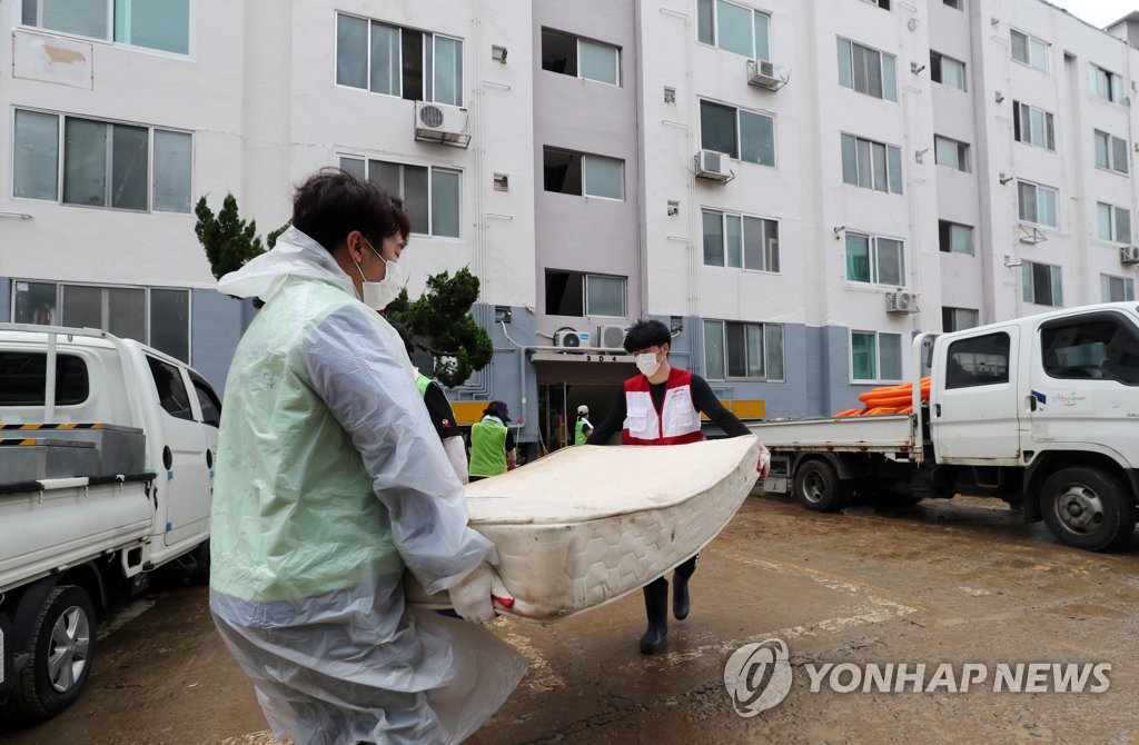 이제 쓸 수 없는 침대
