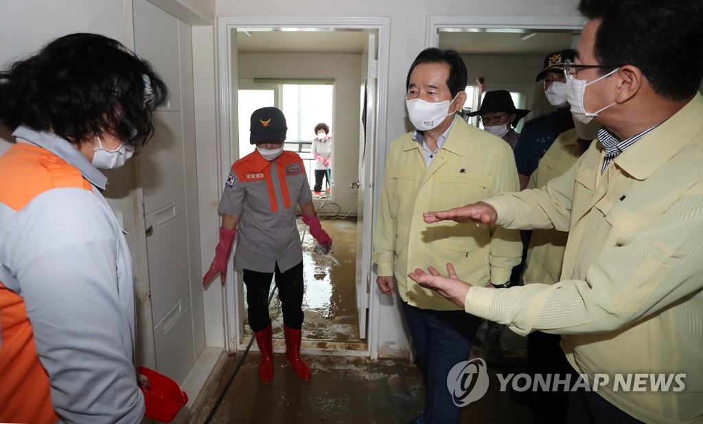 침수 가구 살피는 정세균 총리