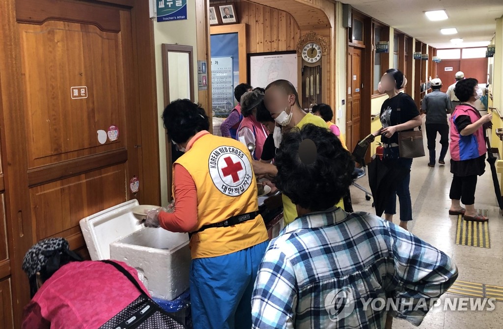 여주 청미천 홍수경보에 긴급대피한 주민들