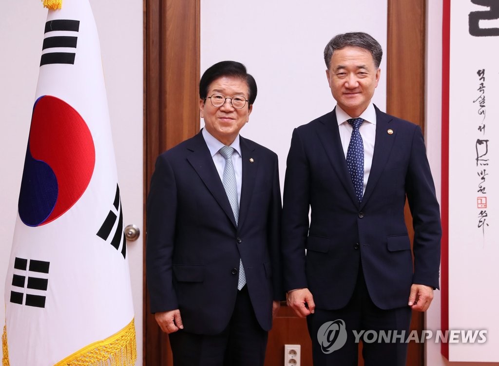 Paliamentary speaker meets health minister Paliamentary speaker meets health minister