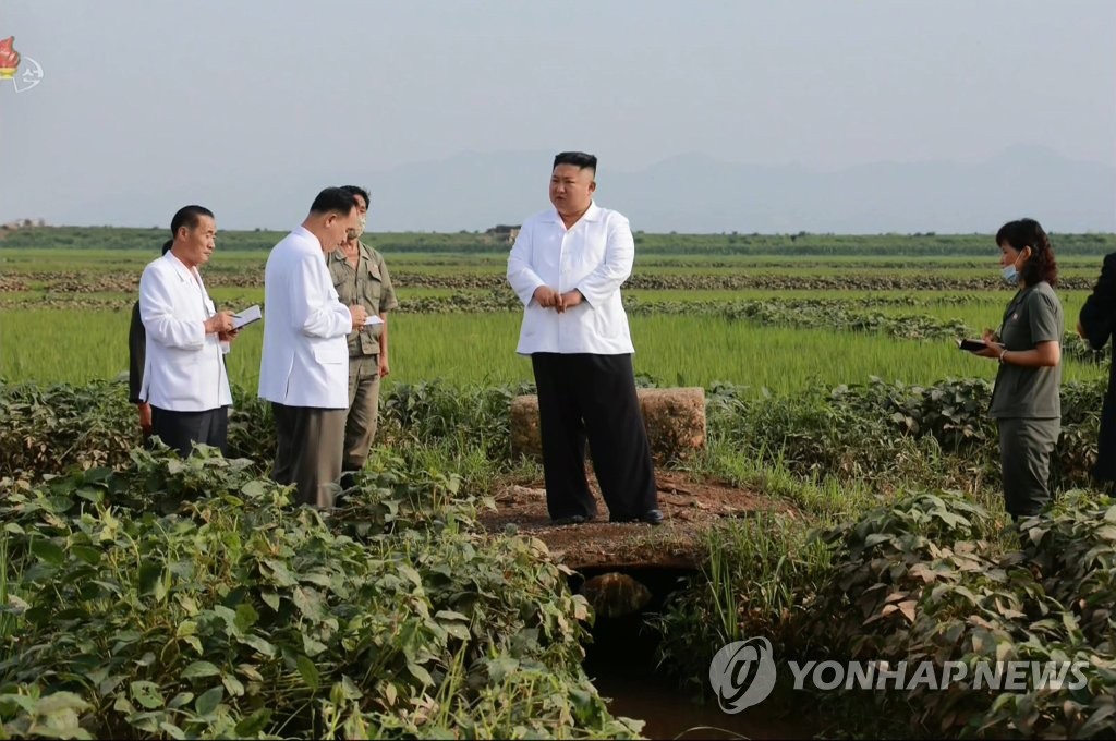 수해현장 둘러보고 고심에 찬 김정은