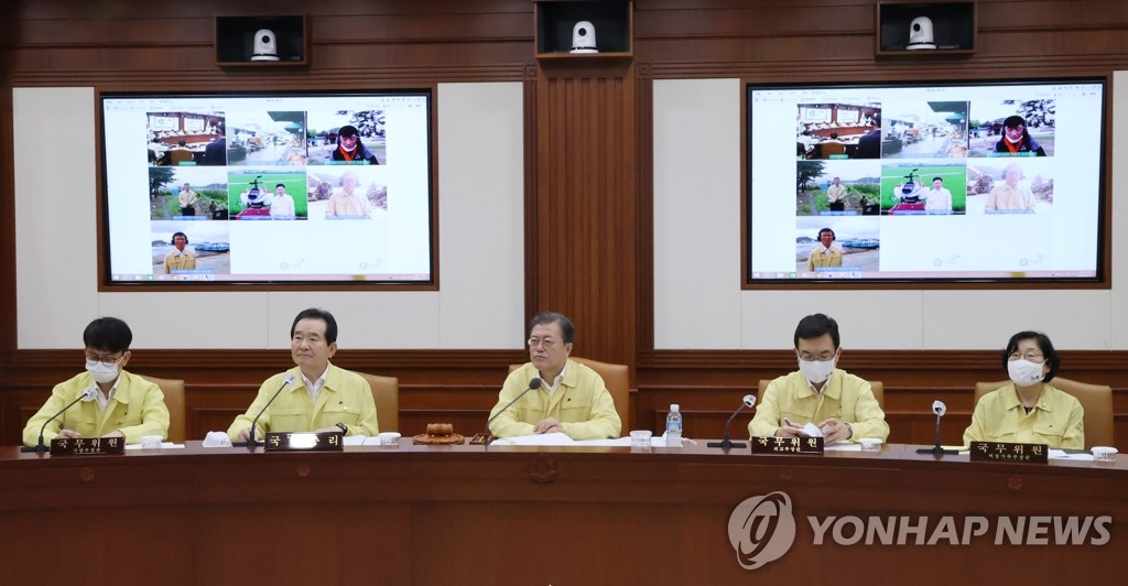 복구 현장 상황 영상보고 받는 문 대통령