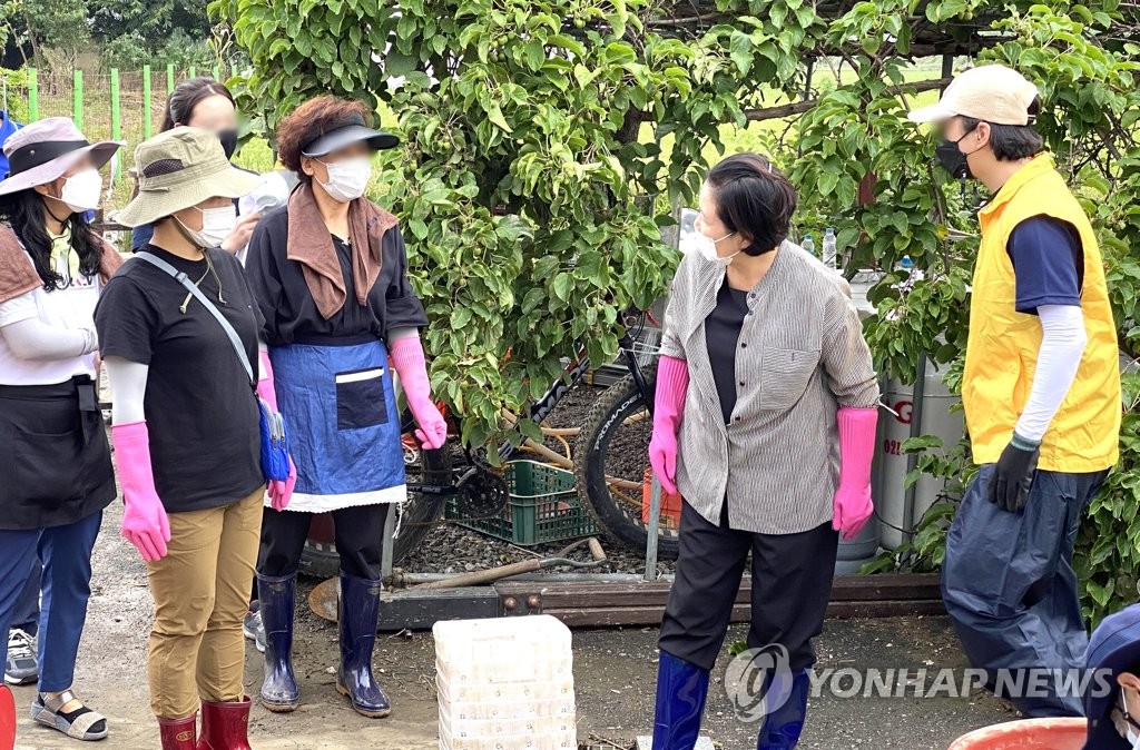 철원 수해마을 깜짝 방문한 김정숙 여사
