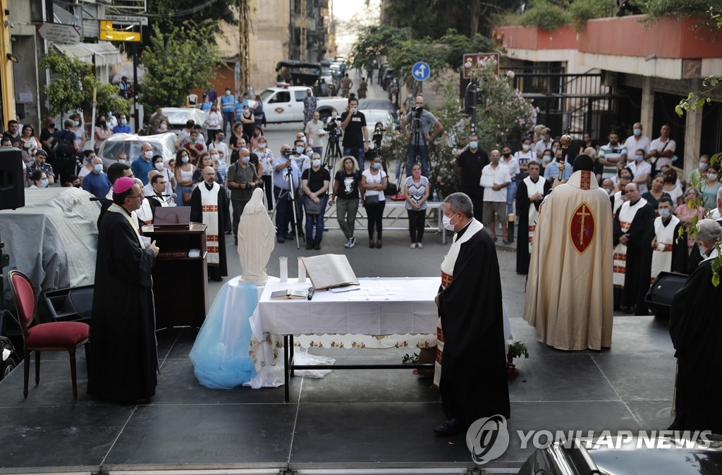 '베이루트 대폭발' 희생자 추모 미사 드리는 사제들
