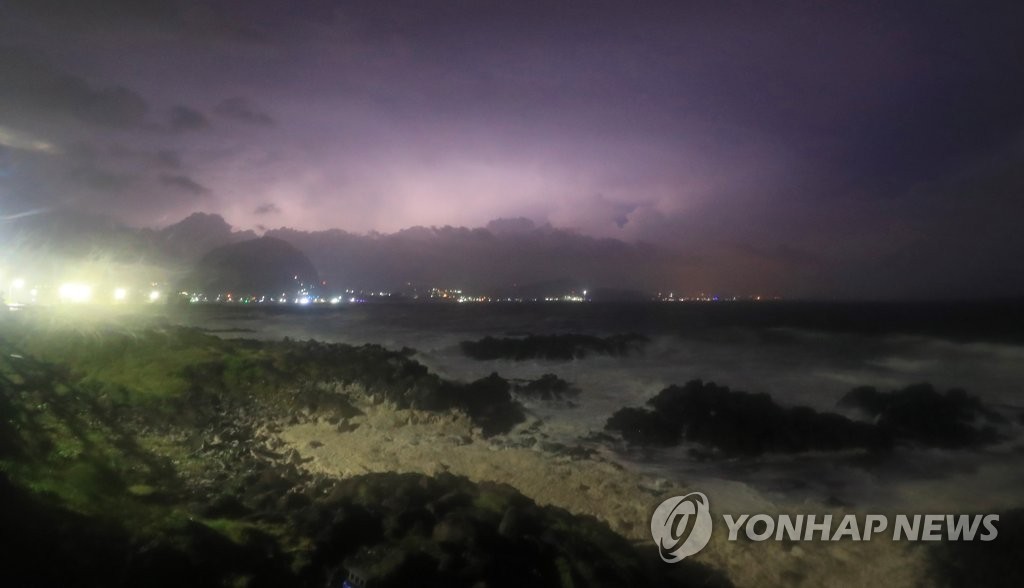 Seogwipo, a city in the southern part of Jeju Island, comes under the influence of Typhoon Bavi on Aug. 26, 2020. (Yonhap)