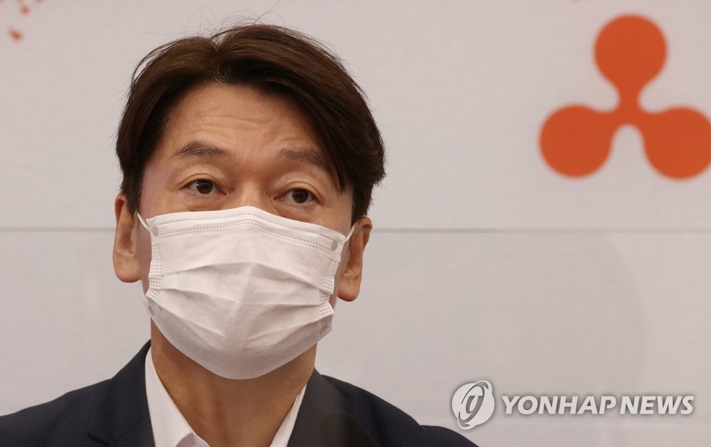 발언하는 안철수 대표