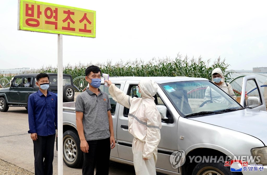 Temperature checks are carried out on people in Pyongyang amid the coronavirus pandemic, in this undated photo released by the North's official Korean Central News Agency on Sept. 4, 2020. (For Use Only in the Republic of Korea. No Redistribution) (Yonhap)