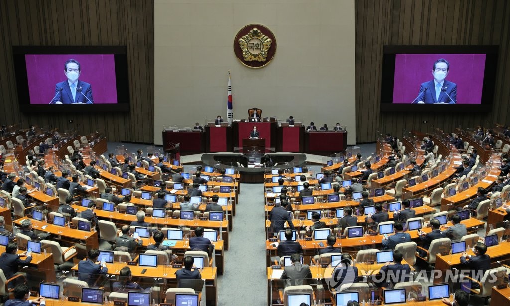 Prime Minister Chung Sye-kyun delivers a speech on the government's fourth supplementary budget bill at the National Assembly in Seoul on Sept. 14, 2020. (Yonhap)