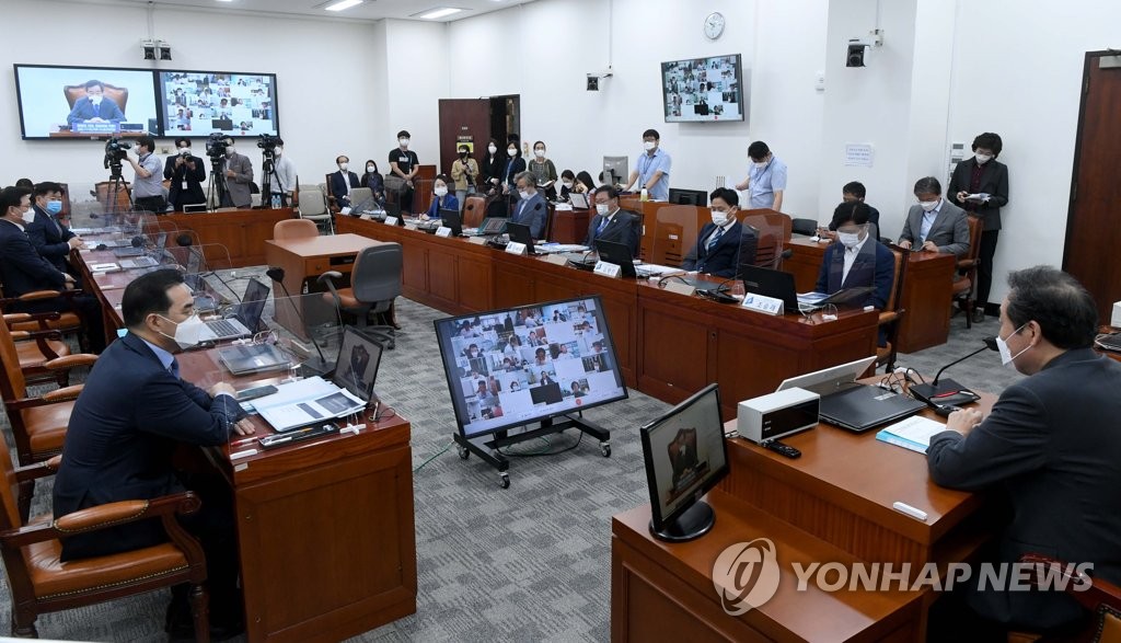 언택트 의원 워크숍에서 인사말하는 이낙연 대표